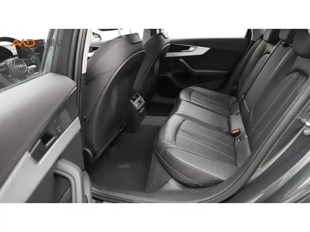 Audi A4L 2023 из CN, фото 8