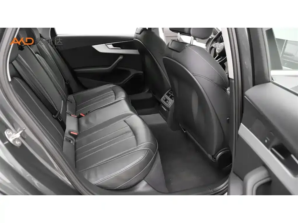 Audi A4L 2023 из CN, фото 10