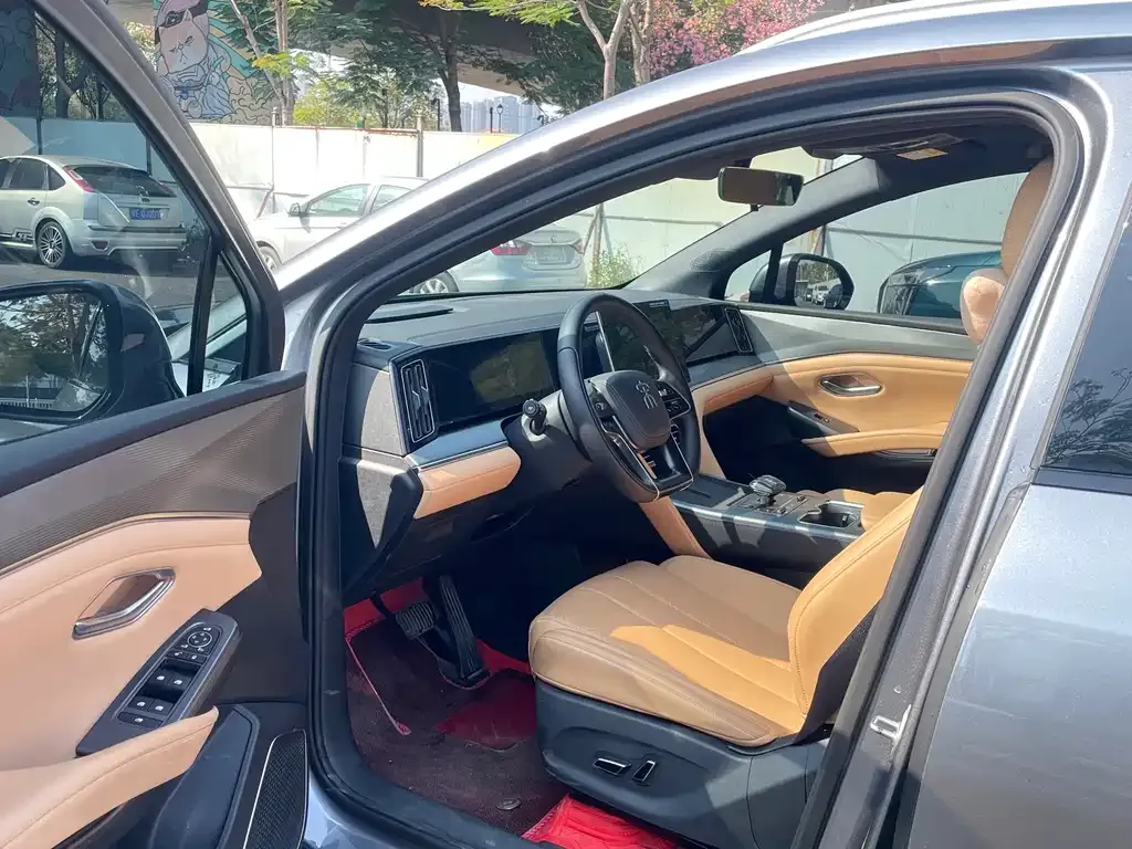 BYD L DM-i — фото 8