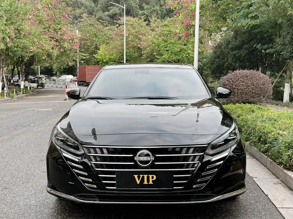 Nissan Teana — фото 1