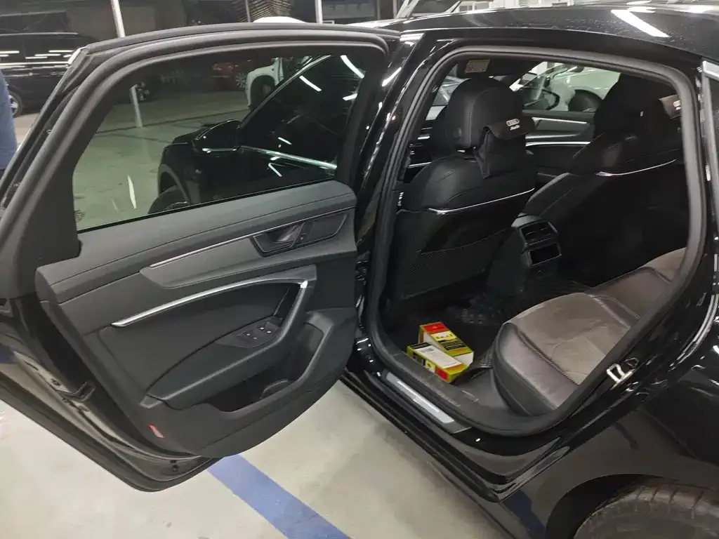 Audi A6L 2022 из CN, фото 8