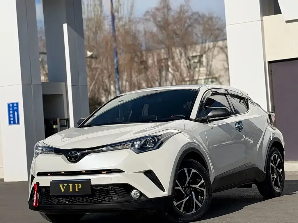 Toyota C-HR — фото 1