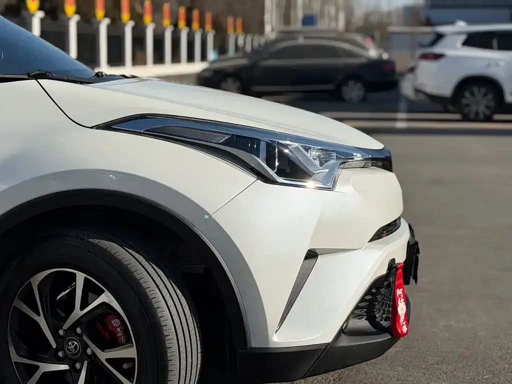 Toyota C-HR — фото 9