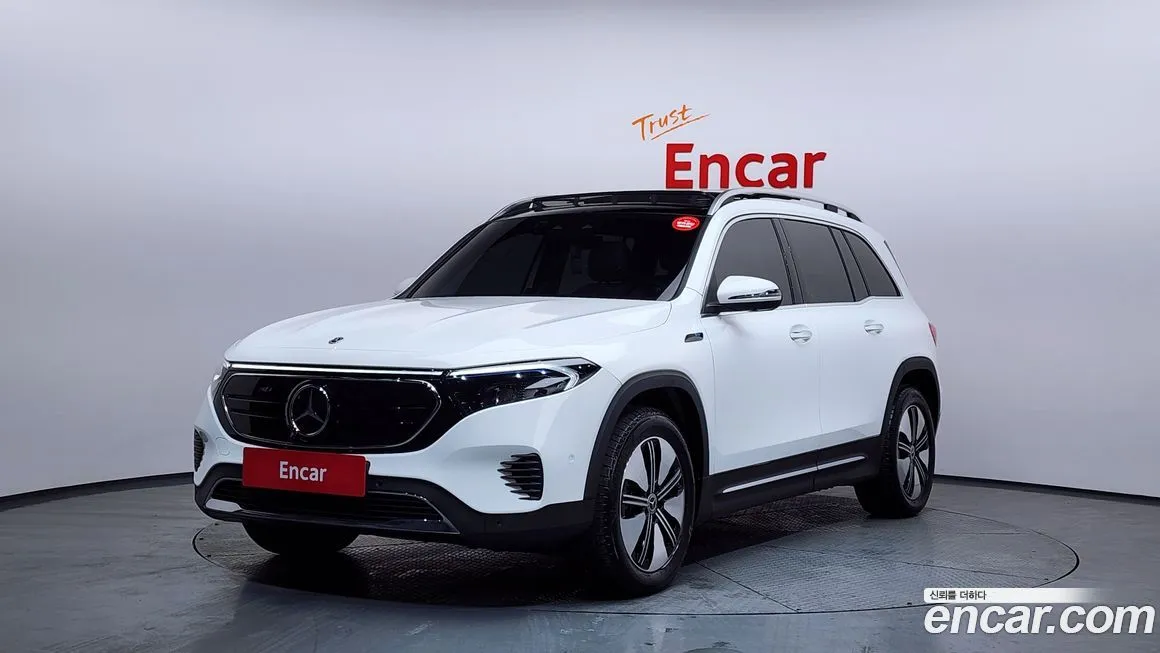 Mercedes-Benz EQB — фото 1