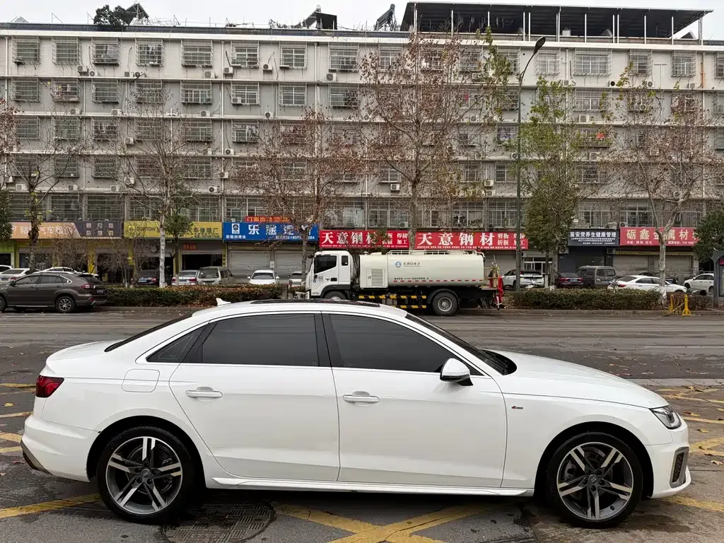 Audi A4L 2021 из CN, фото 8