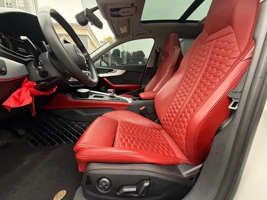 Audi A4L 2021 из CN, фото 2