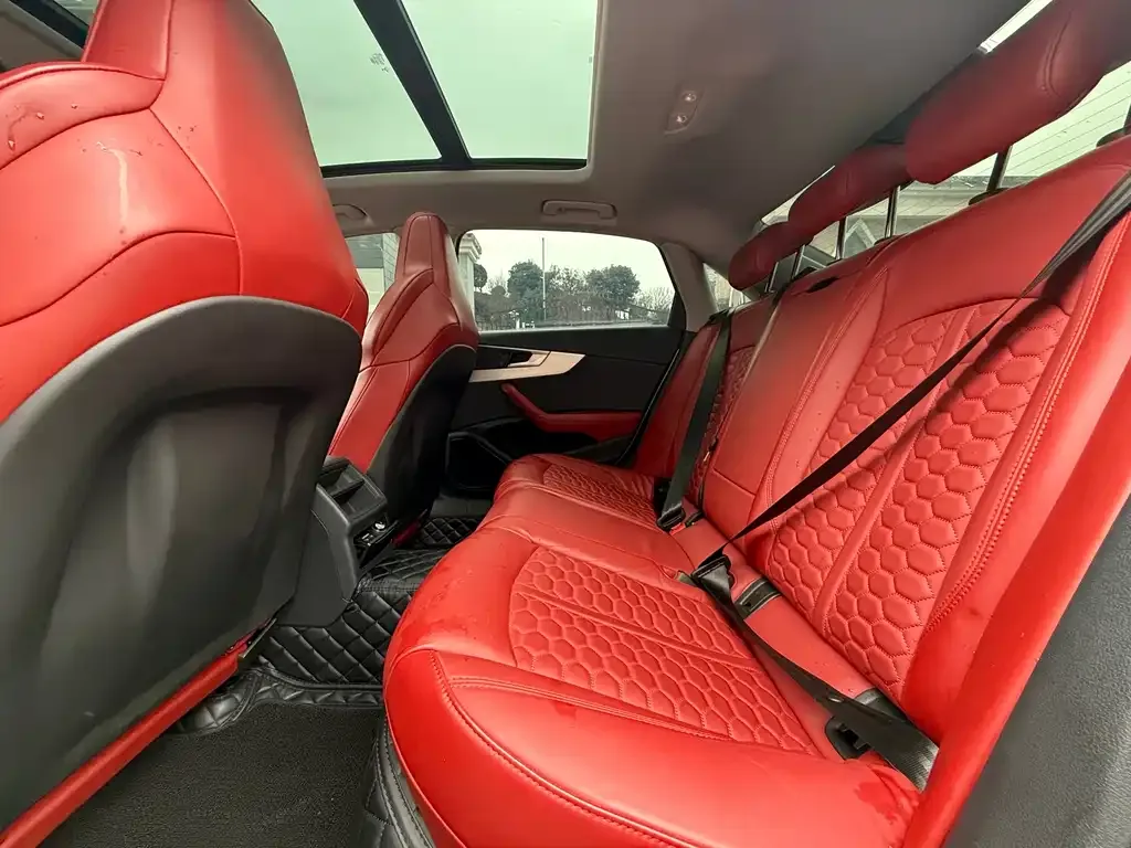 Audi A4L 2021 из CN, фото 5