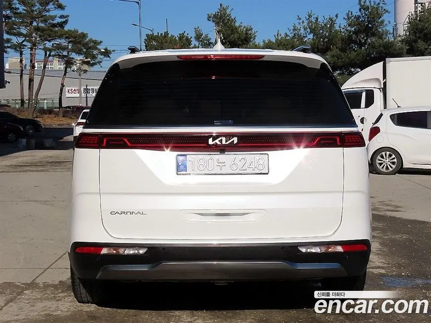 Kia Carnival — фото 10