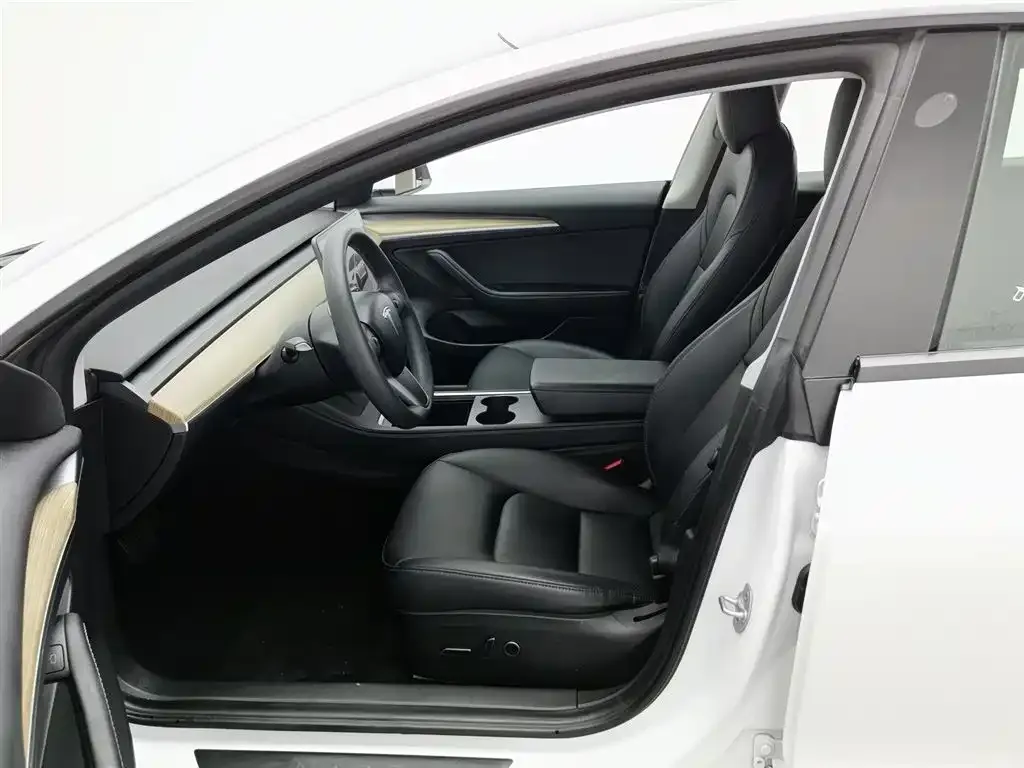 Tesla Model 3 — фото 10