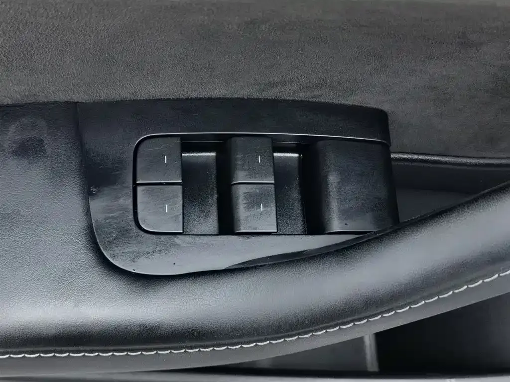 Tesla Model 3 — фото 9