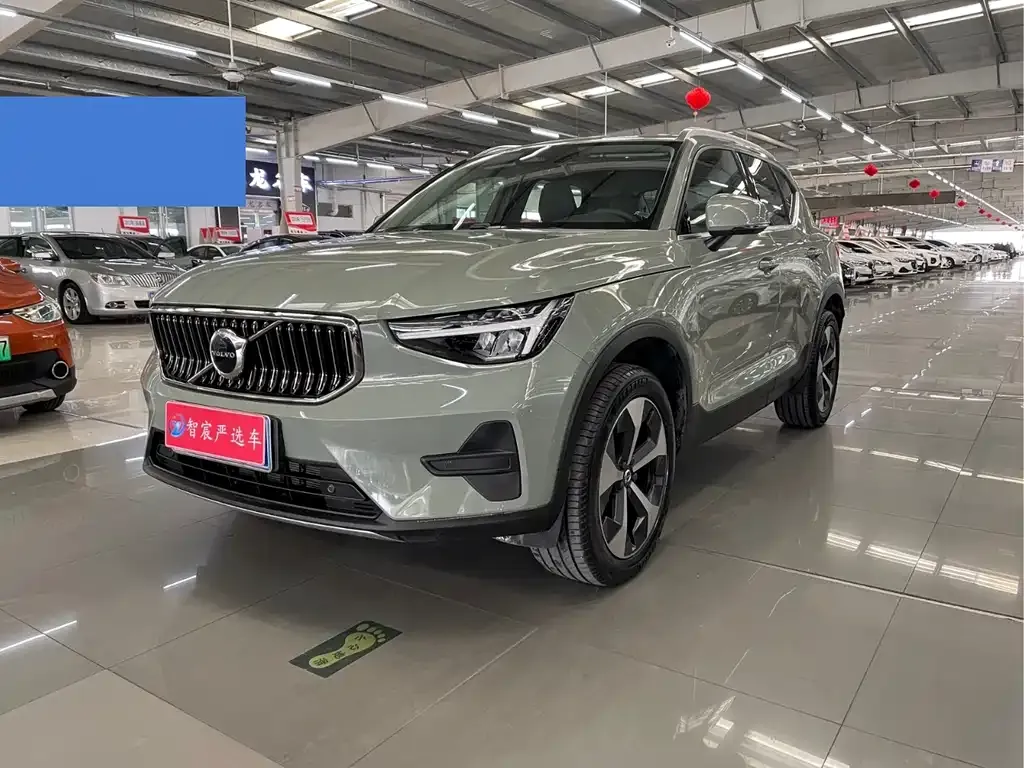 Volvo XC40 — фото 1