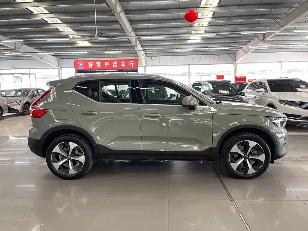 Volvo XC40 — фото 7