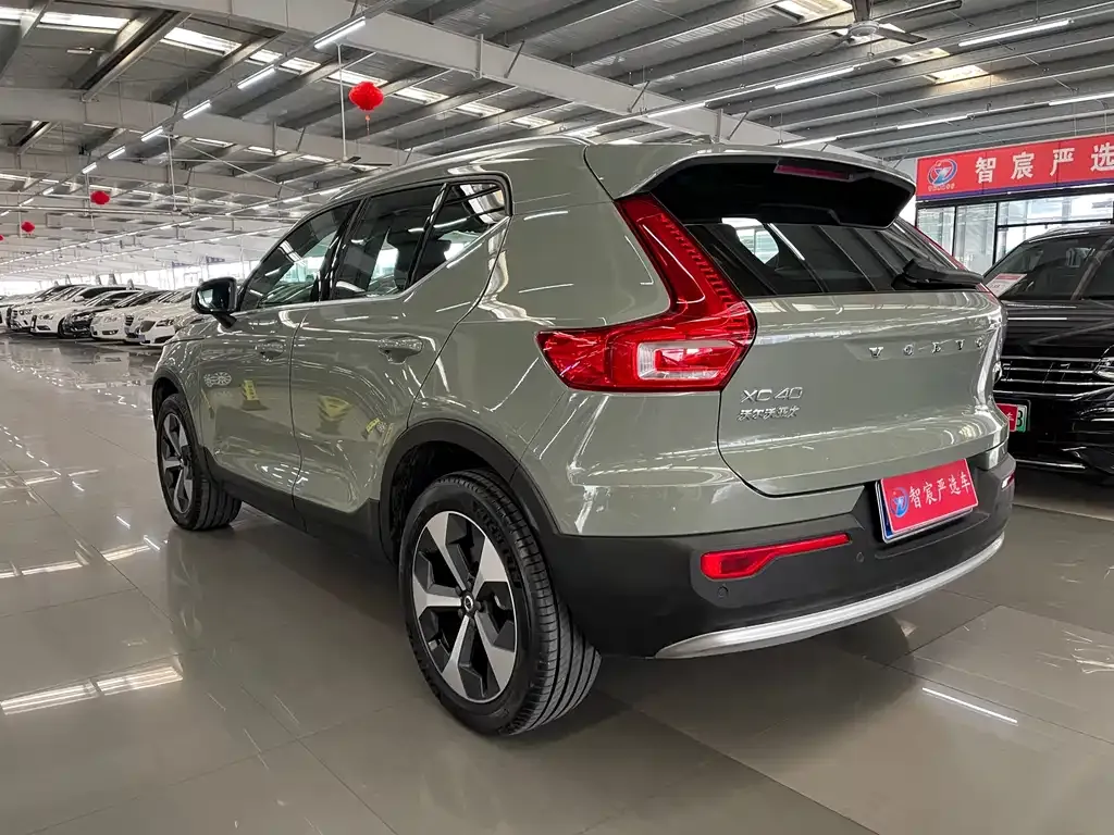 Volvo XC40 — фото 5