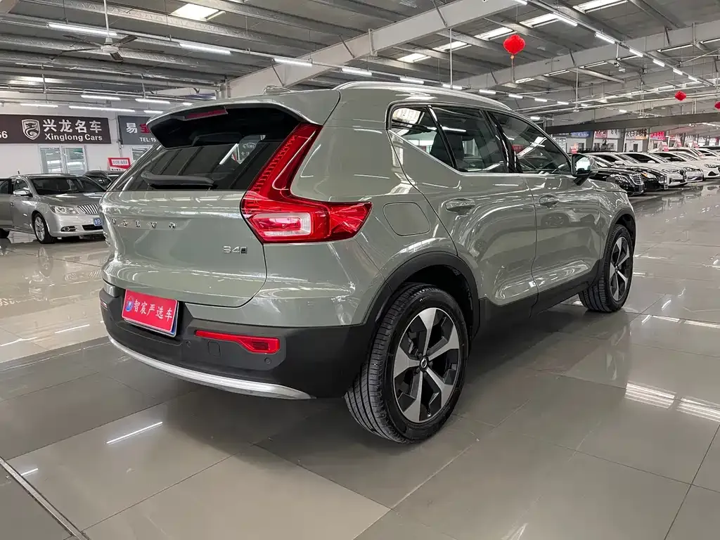 Volvo XC40 — фото 8