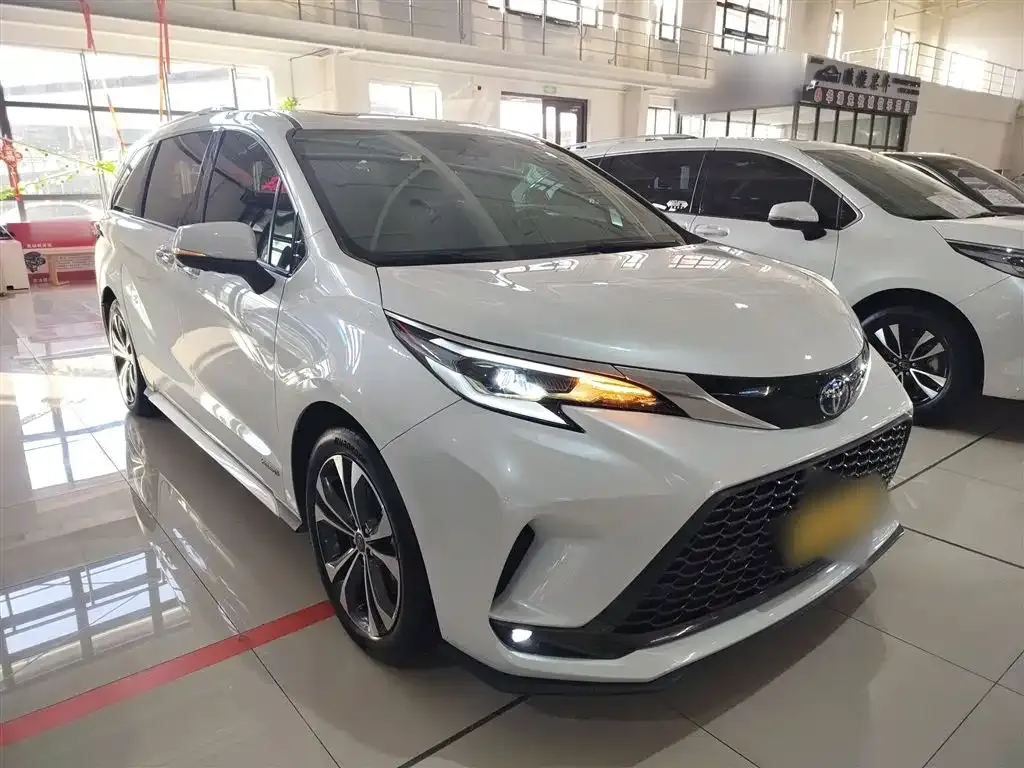 Toyota Granvia 2023 из CN, фото 7