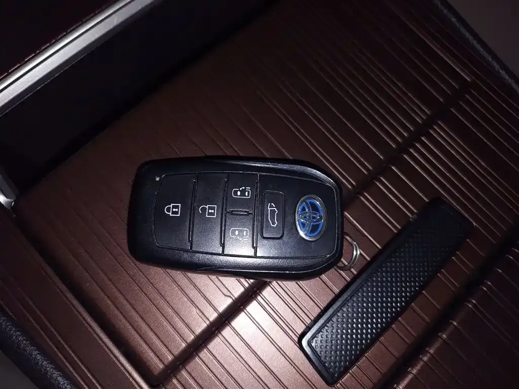 Toyota Granvia 2023 из CN, фото 2