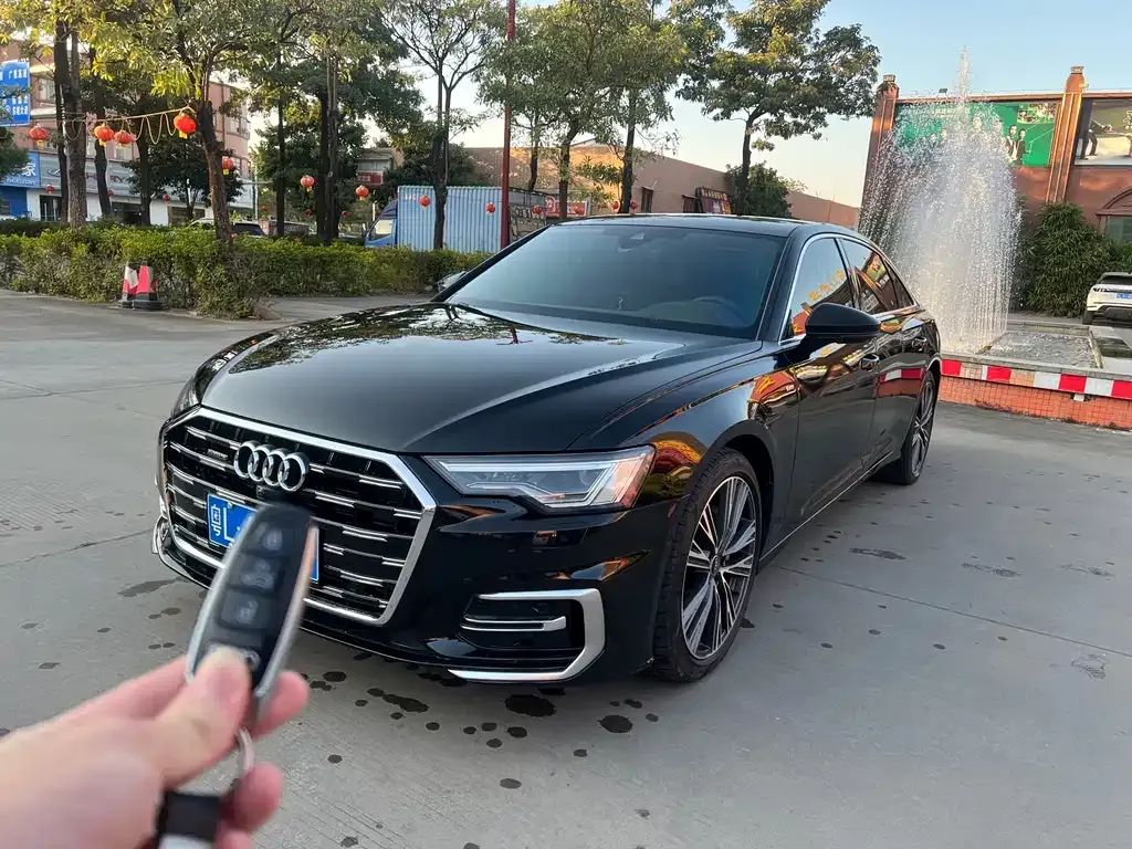 Audi A6L — фото 1