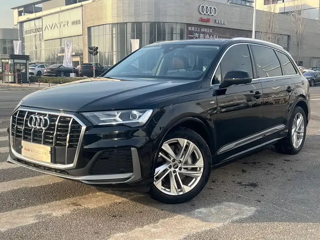 Audi Q7 — фото 1