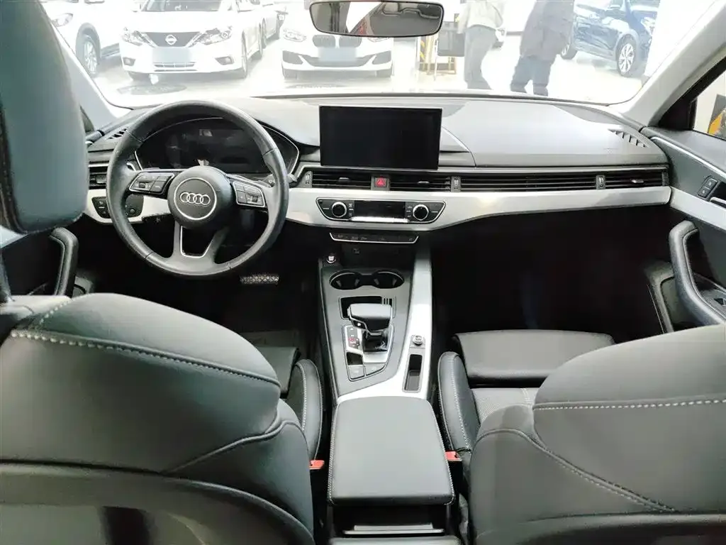 Audi A4L 2022 из CN, фото 10