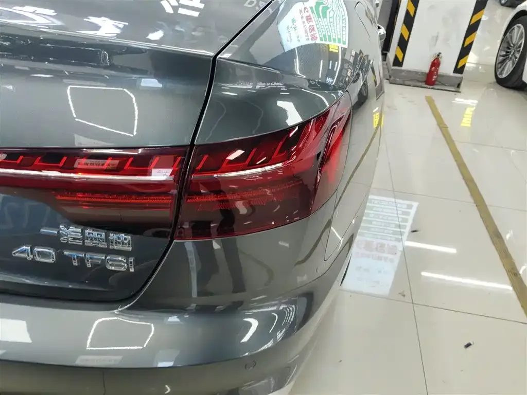 Audi A4L 2022 из CN, фото 8