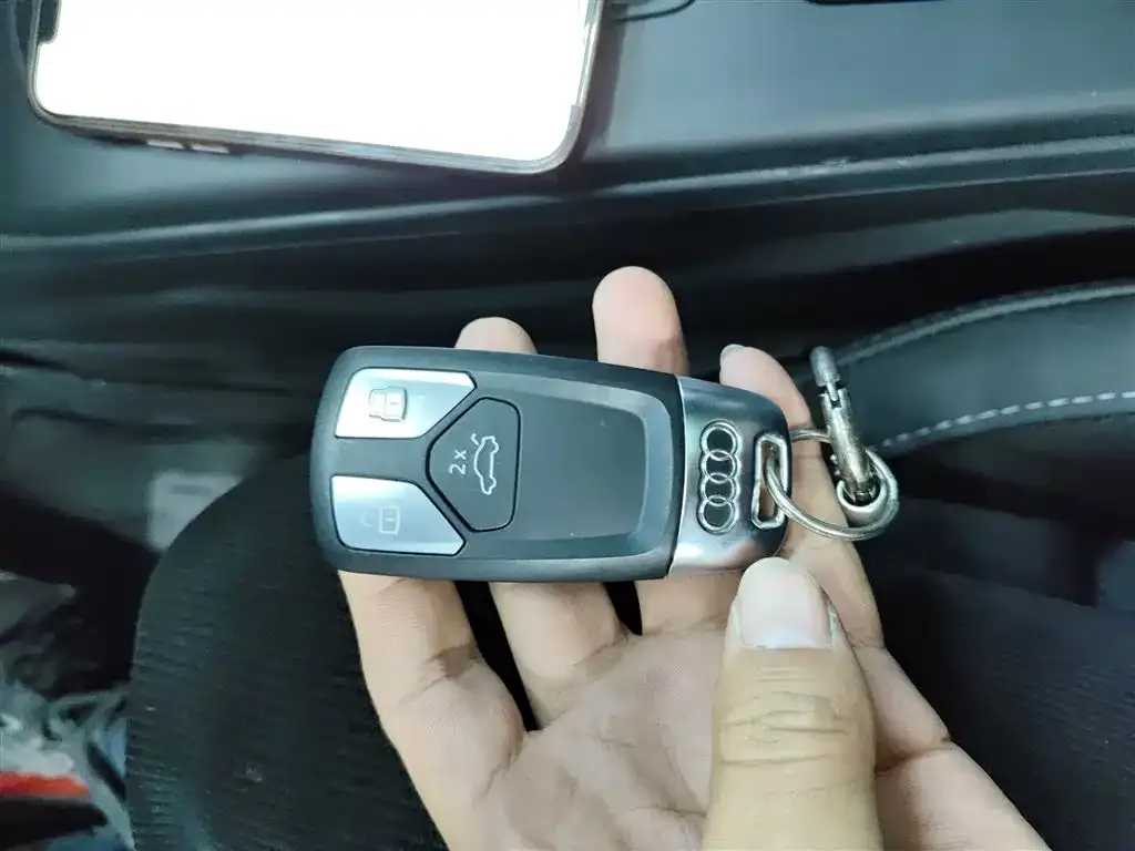 Audi A4L 2022 из CN, фото 9