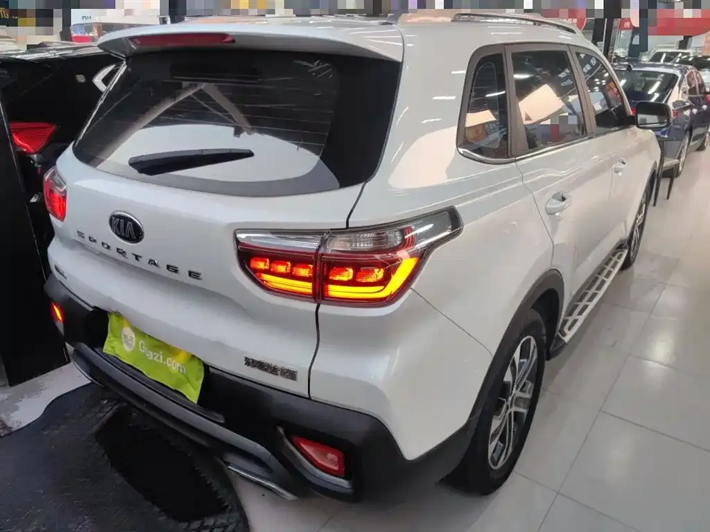 Kia Sportage — фото 10