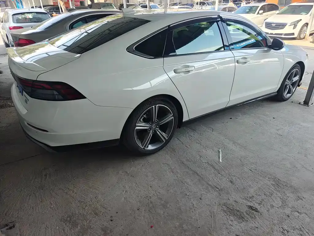 Honda Accord — фото 10