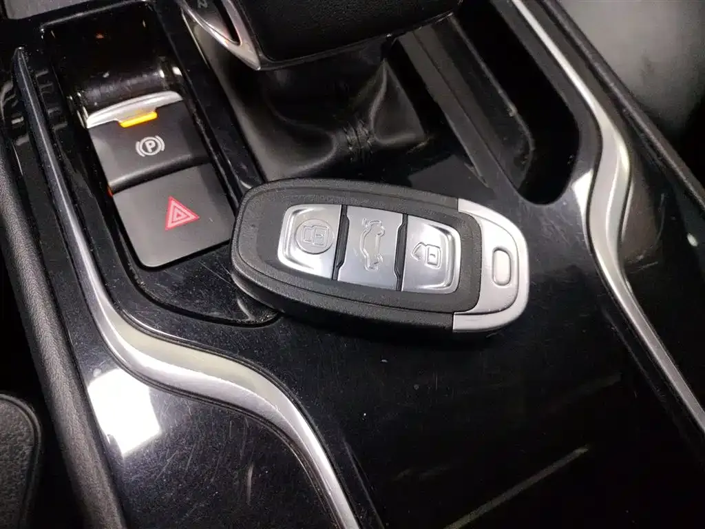 Hongqi E-QM5 — фото 9