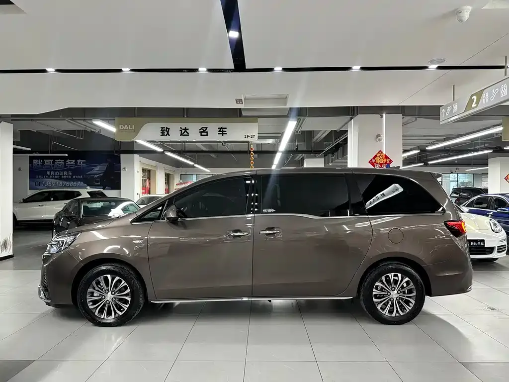 Buick GL8 2024 из CN, фото 3