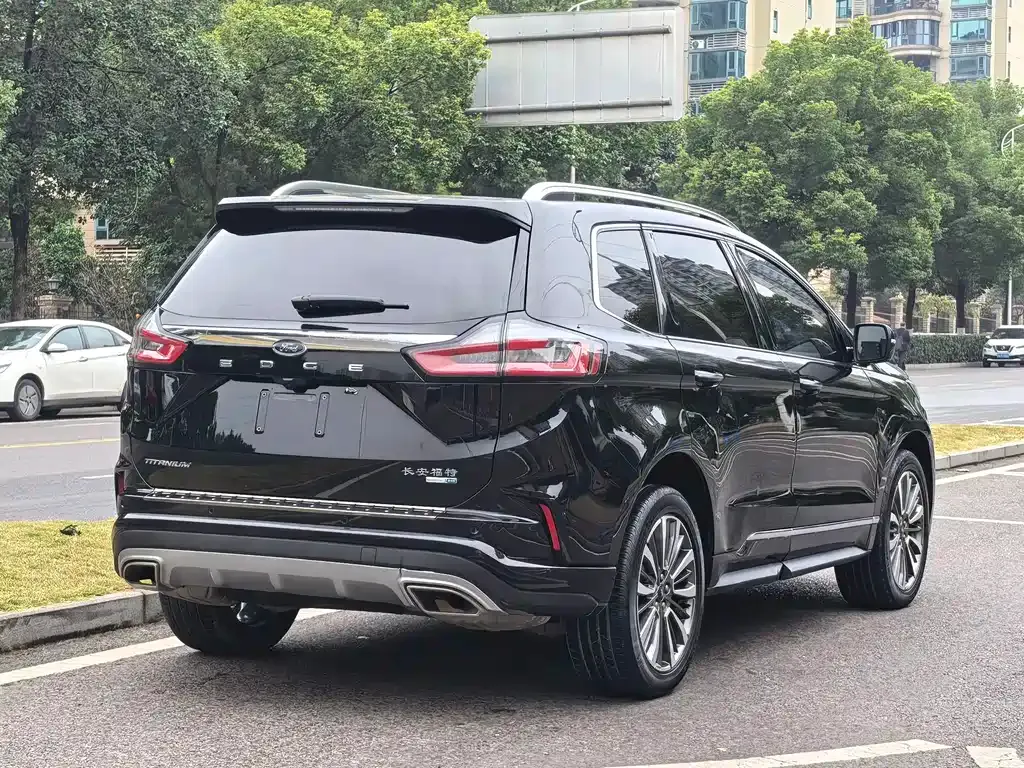 Ford Edge — фото 10