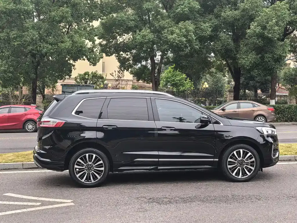 Ford Edge — фото 8