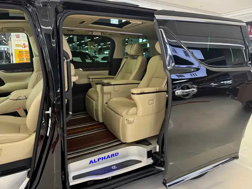 Toyota Alphard 2022 из CN, фото 9
