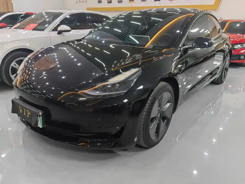 Tesla Model 3 — фото 1