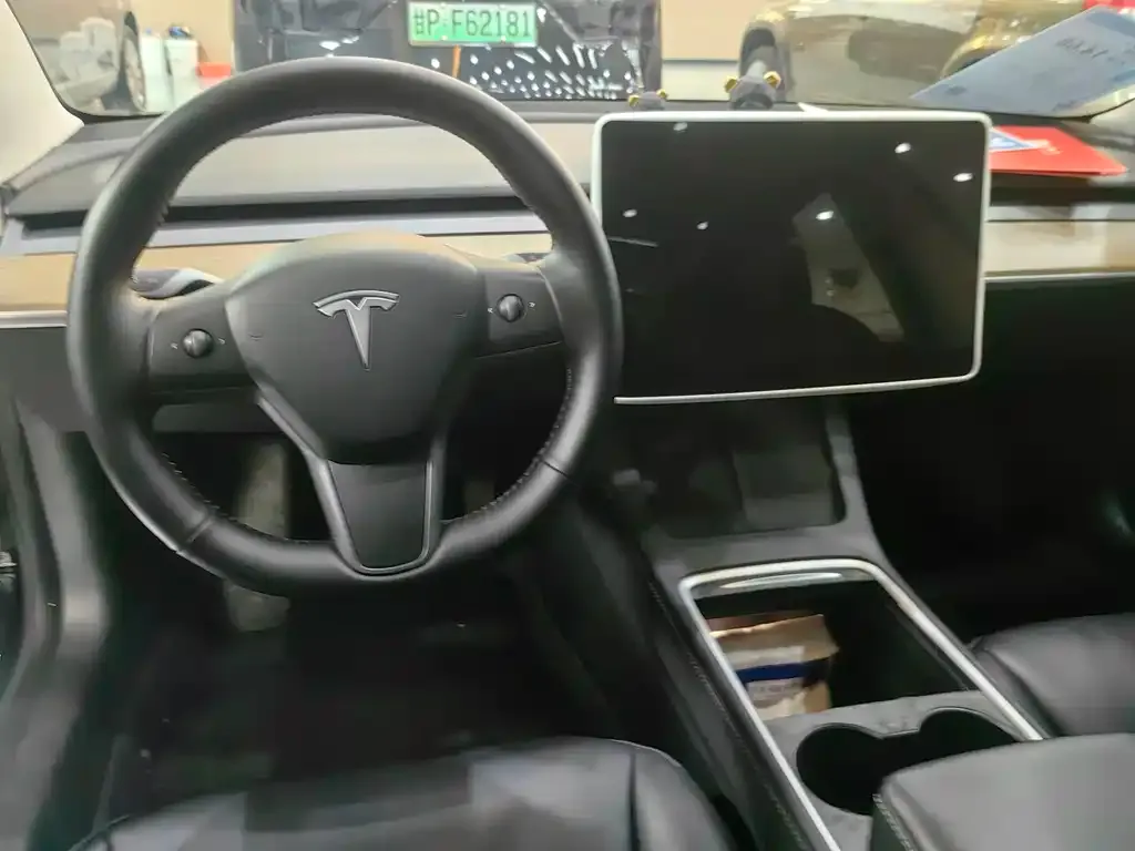 Tesla Model 3 — фото 4