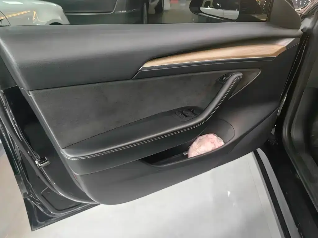Tesla Model 3 — фото 2