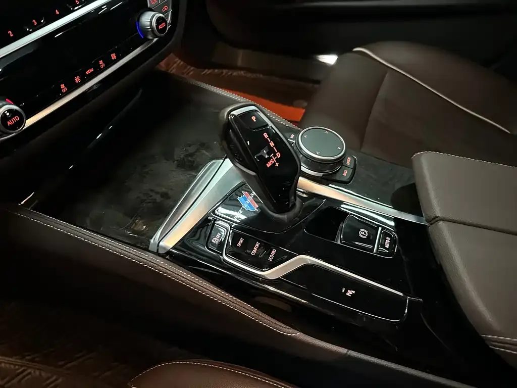 BMW 5 Series — фото 2