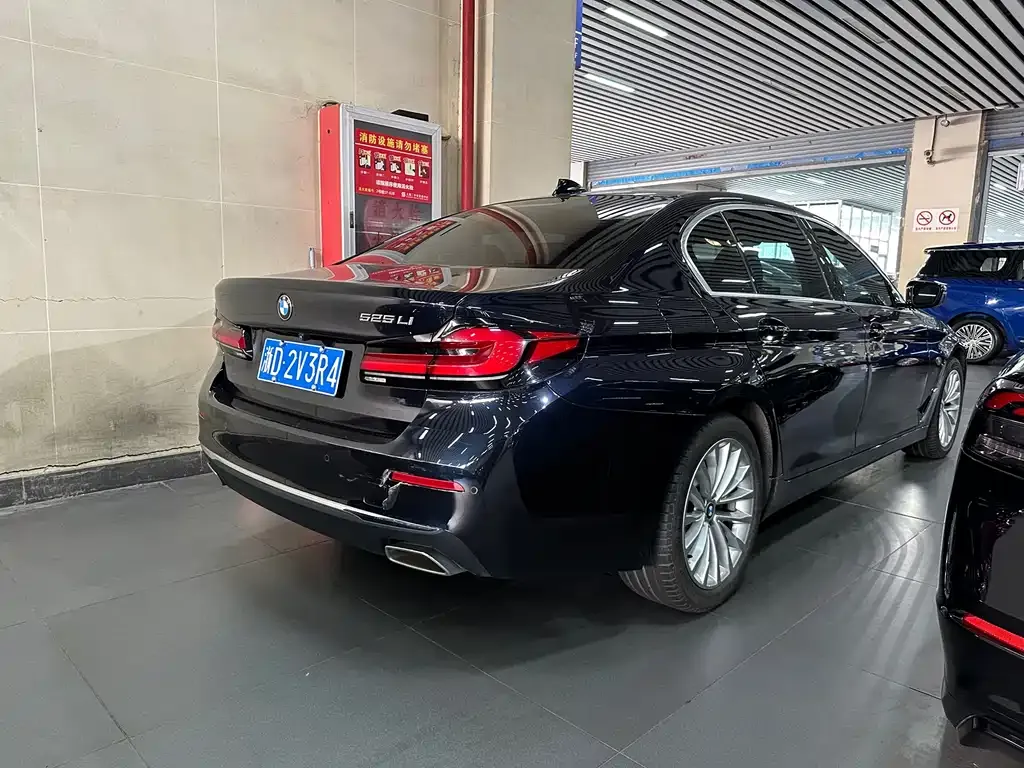 BMW 5 Series — фото 10