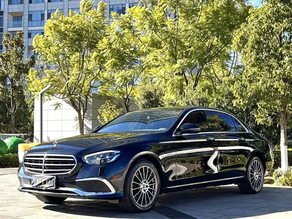 Mercedes-Benz E-Class — фото 1