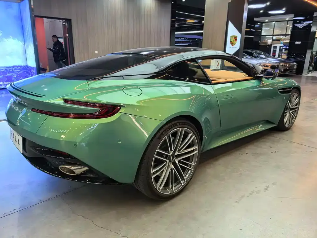Aston Martin DB12 2024 из CN, фото 7