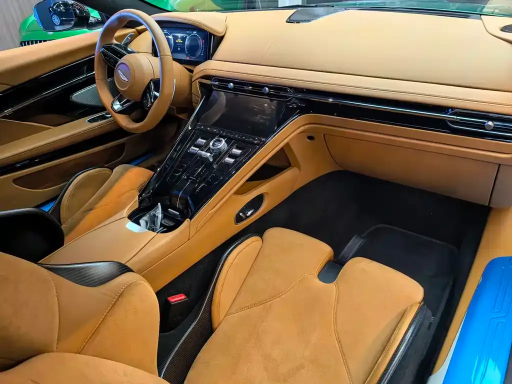 Aston Martin DB12 2024 из CN, фото 8