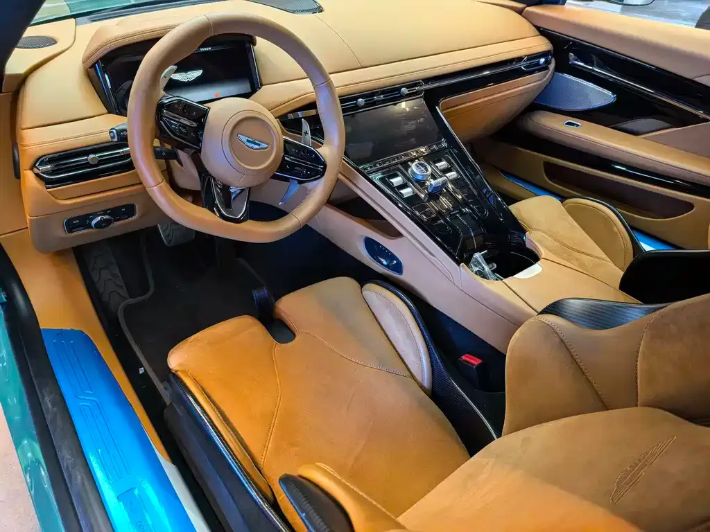 Aston Martin DB12 2024 из CN, фото 5