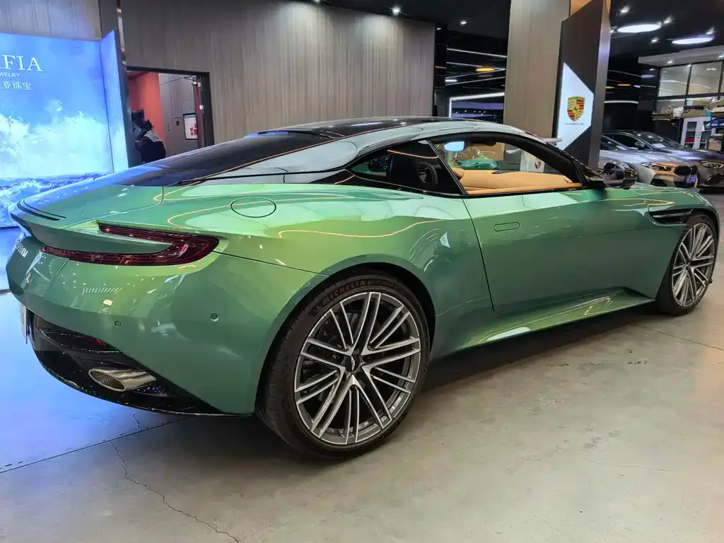 Aston Martin DB12 2024 из CN, фото 3