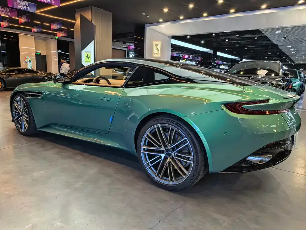 Aston Martin DB12 2024 из CN, фото 9