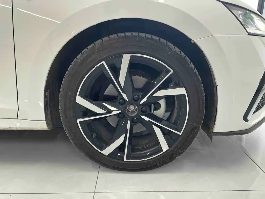 Skoda Octavia — фото 5