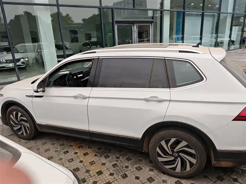 Volkswagen Tiguan L 2023 из CN, фото 4