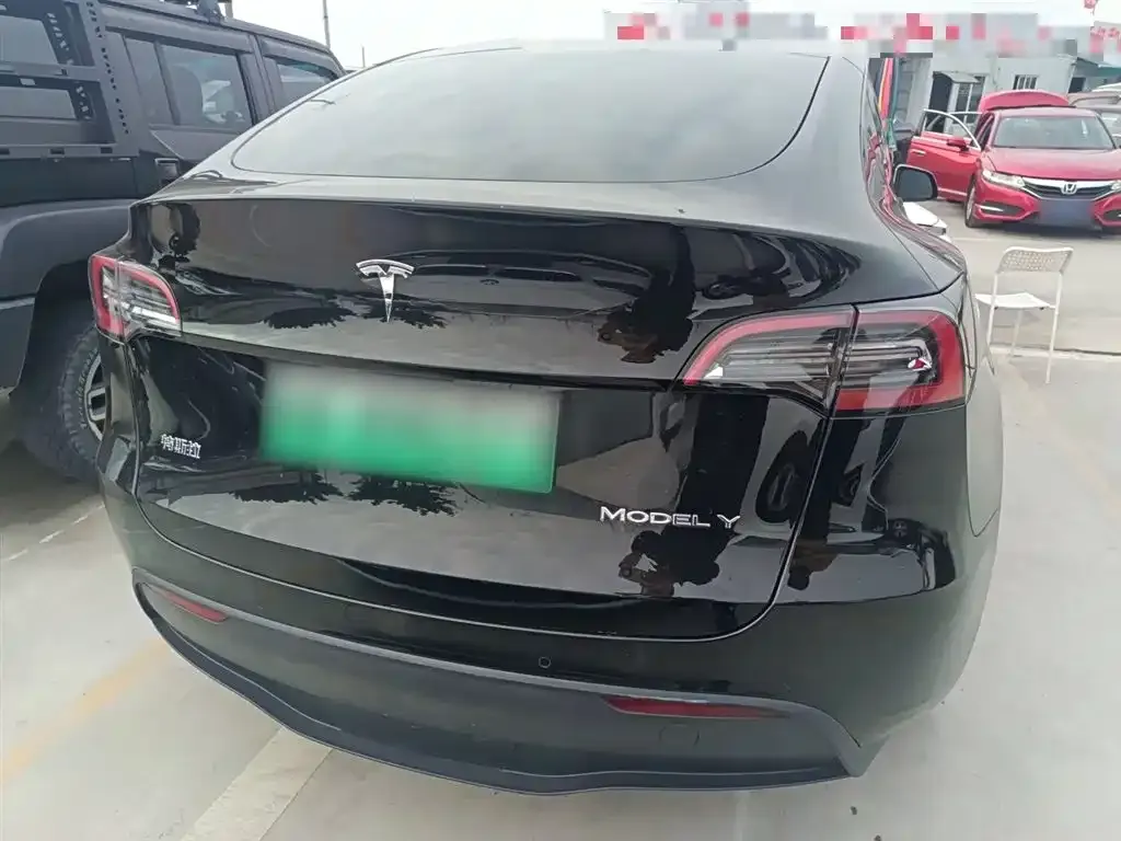 Tesla Model Y — фото 6