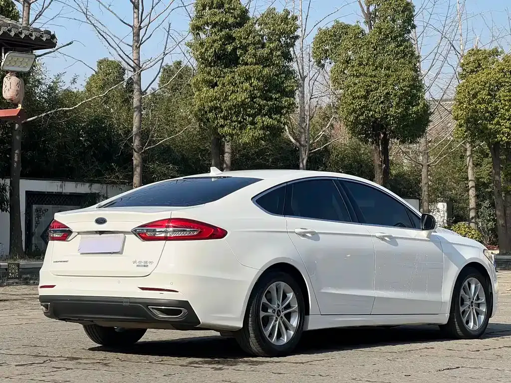 Ford Mondeo — фото 6