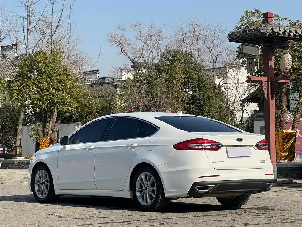 Ford Mondeo — фото 10