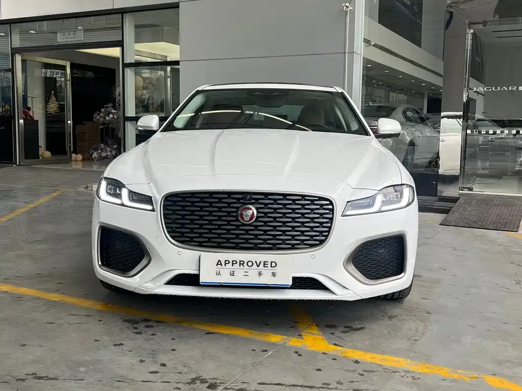 Jaguar XFL — фото 1