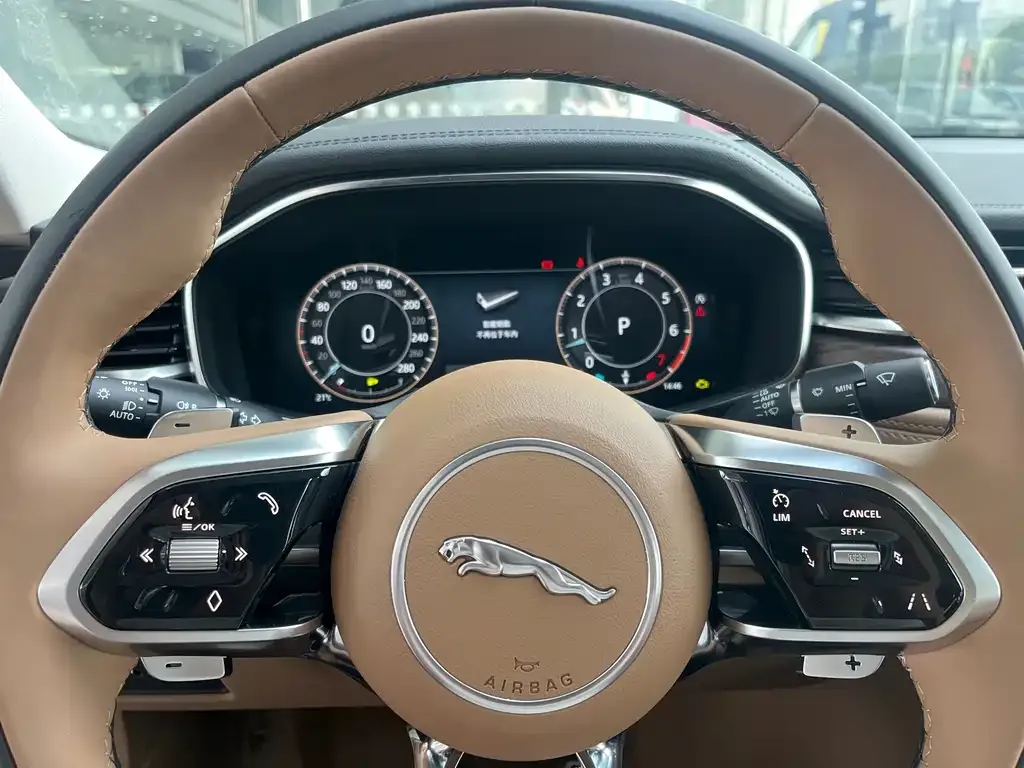 Jaguar XFL — фото 10